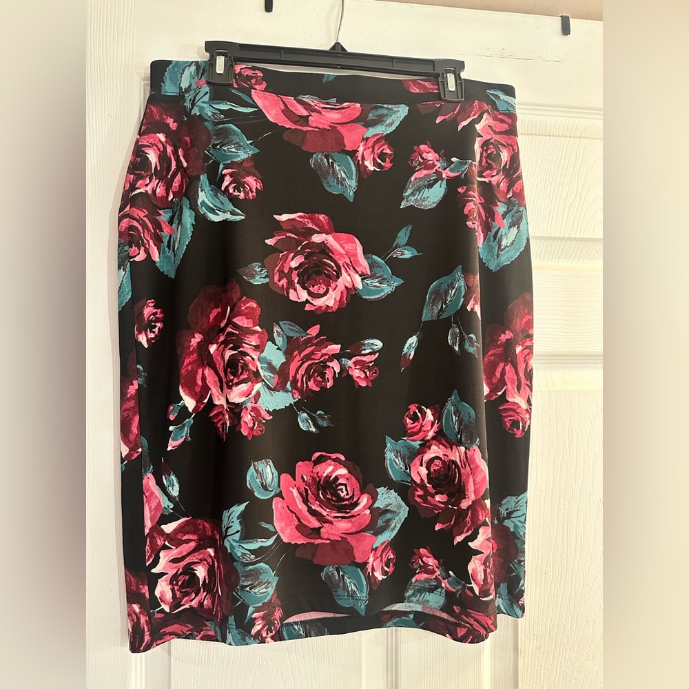 Floral Black and Pink Below knee Women's Skirt - L